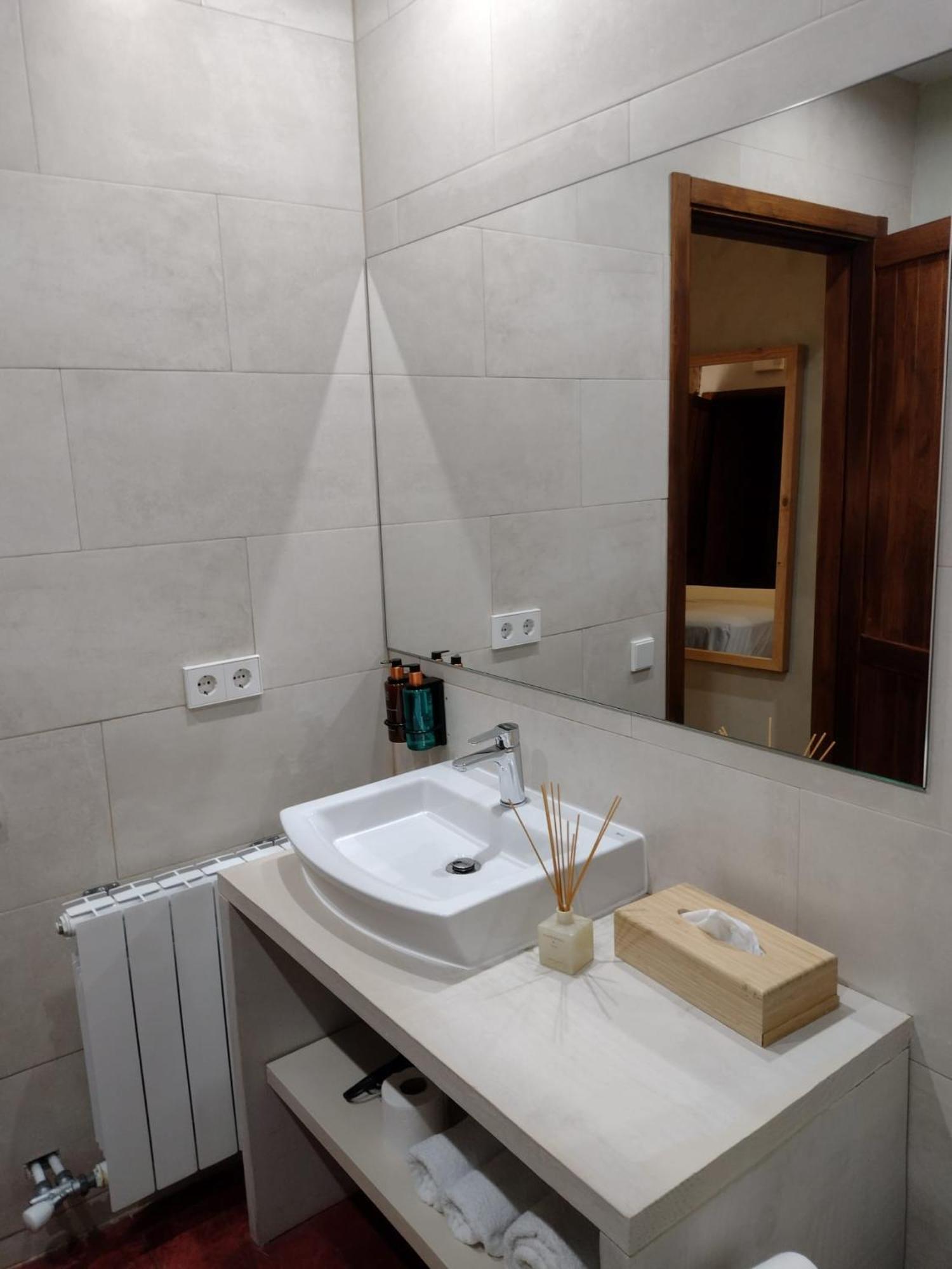 Hostal De Bianya La Vall de Bianya Buitenkant foto