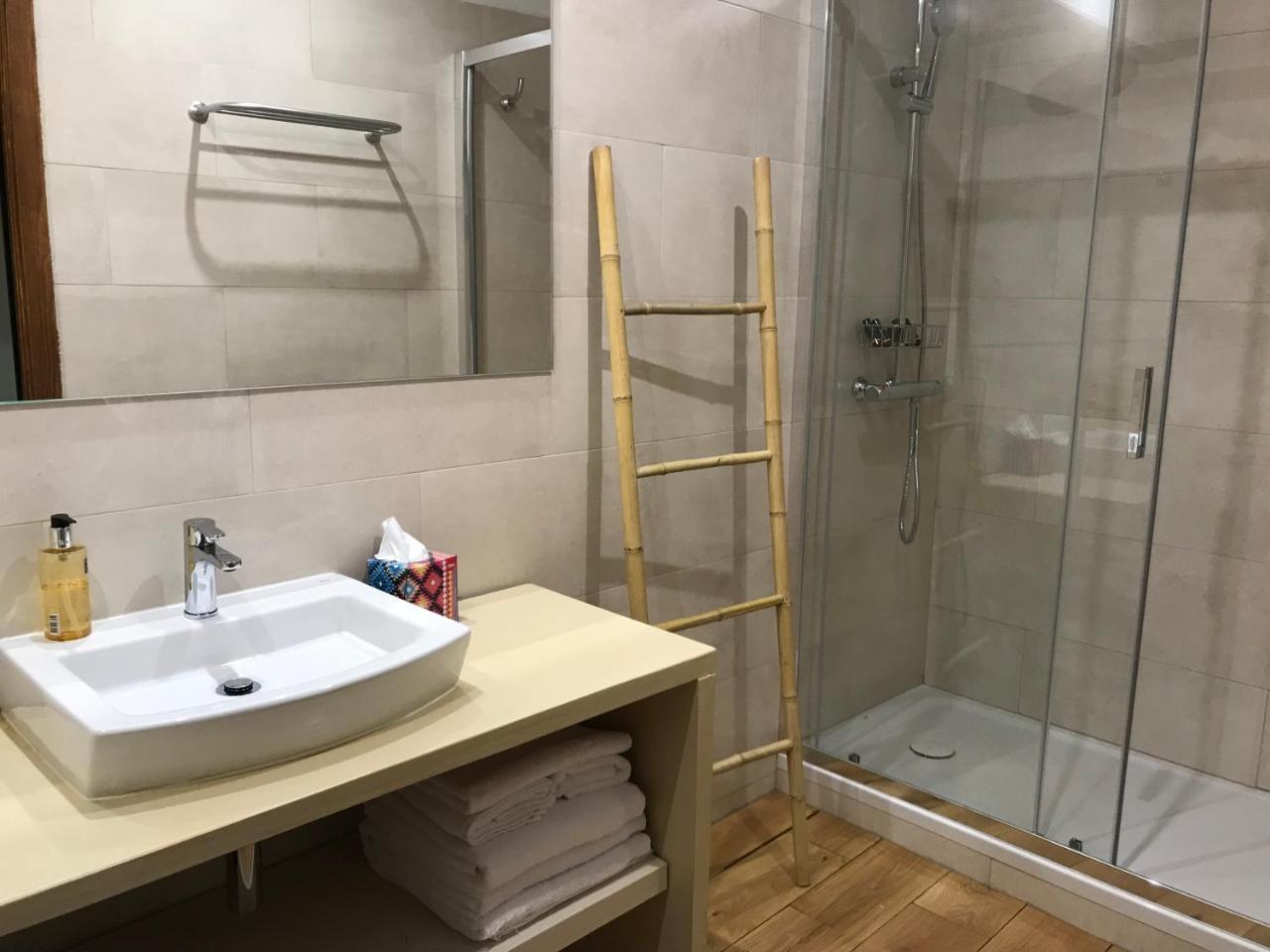 Hostal De Bianya La Vall de Bianya Buitenkant foto